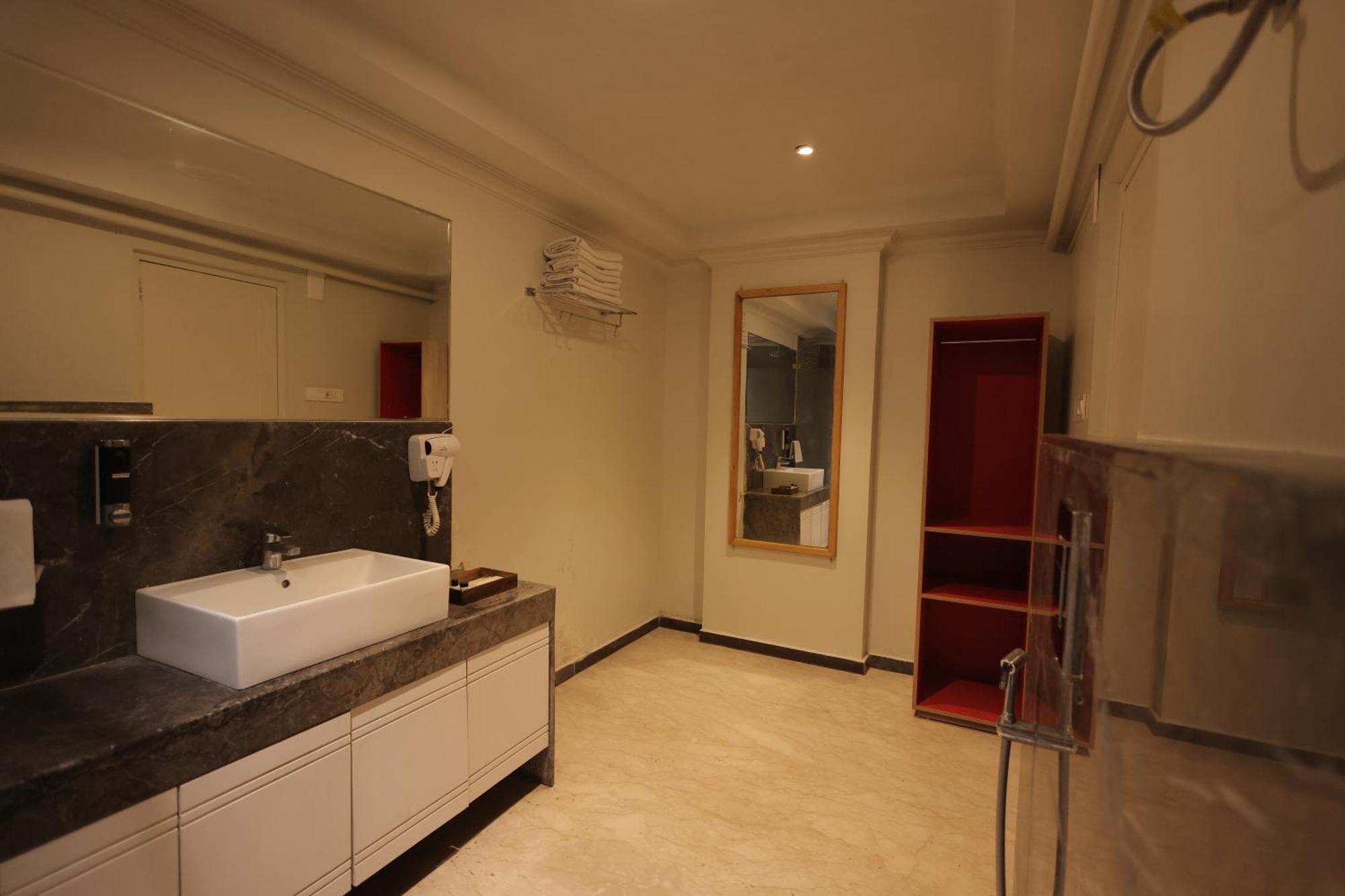 Phoenix - Unmatched Comfort Udaipur Esterno foto