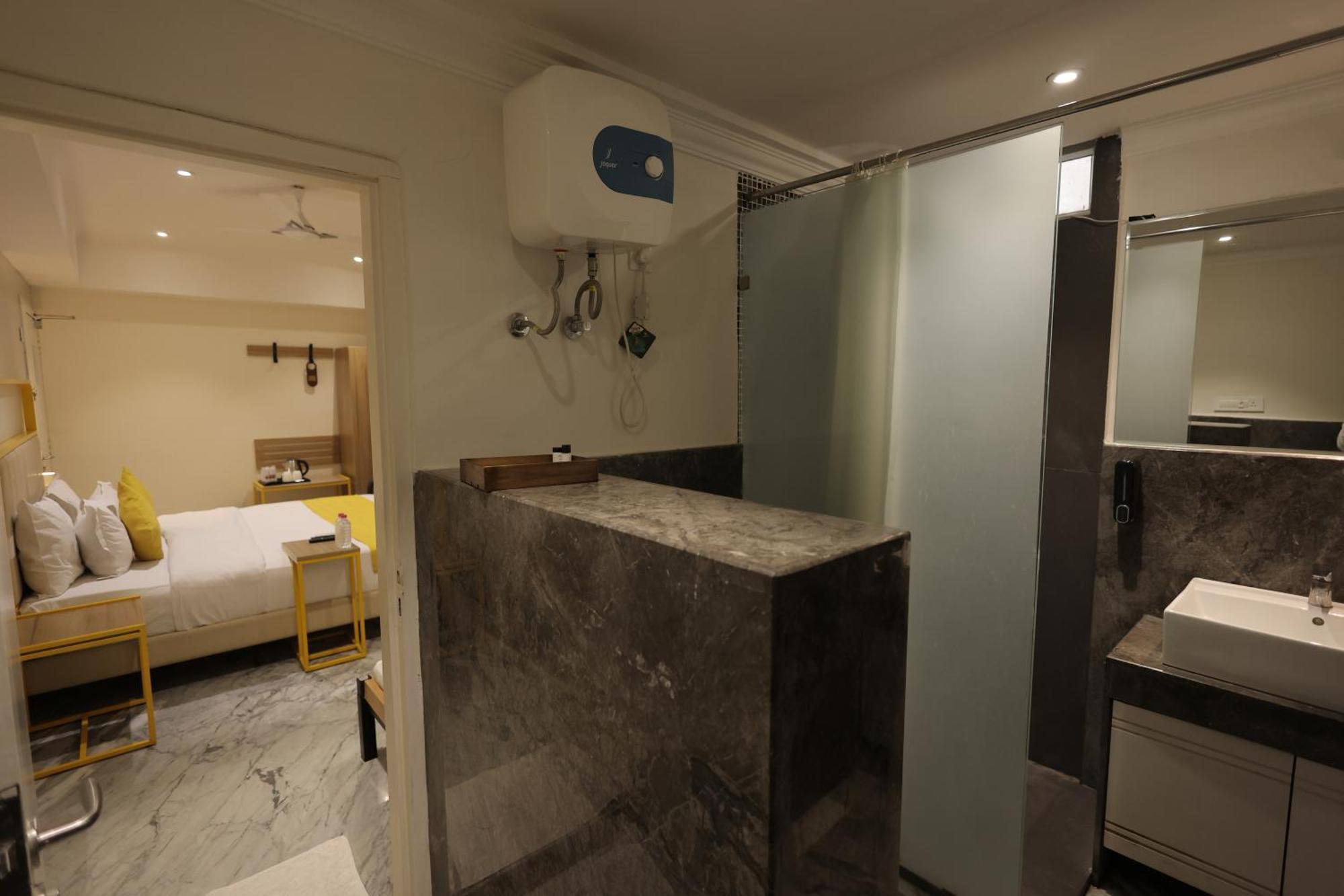 Phoenix - Unmatched Comfort Udaipur Esterno foto